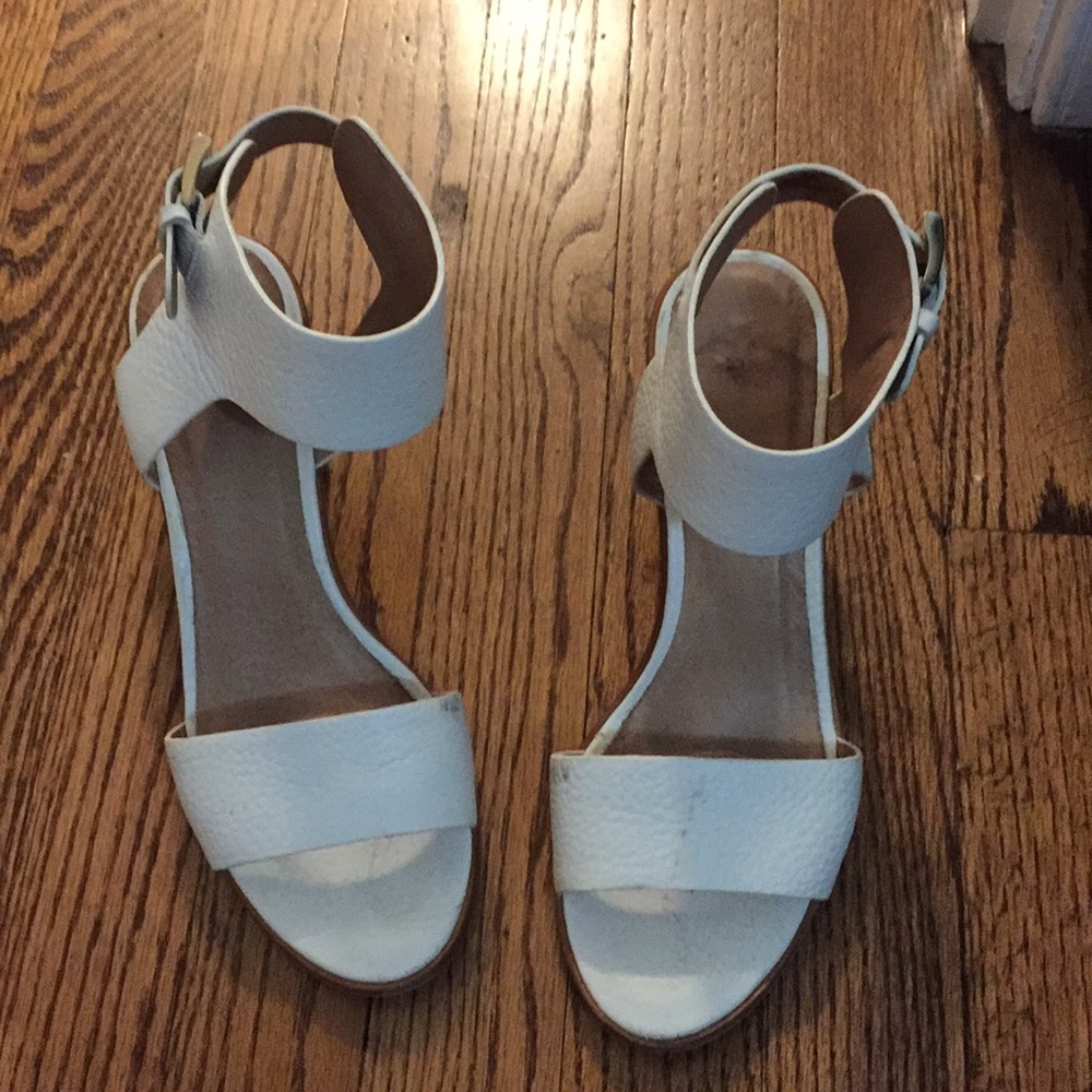 Joie white summer sandals!